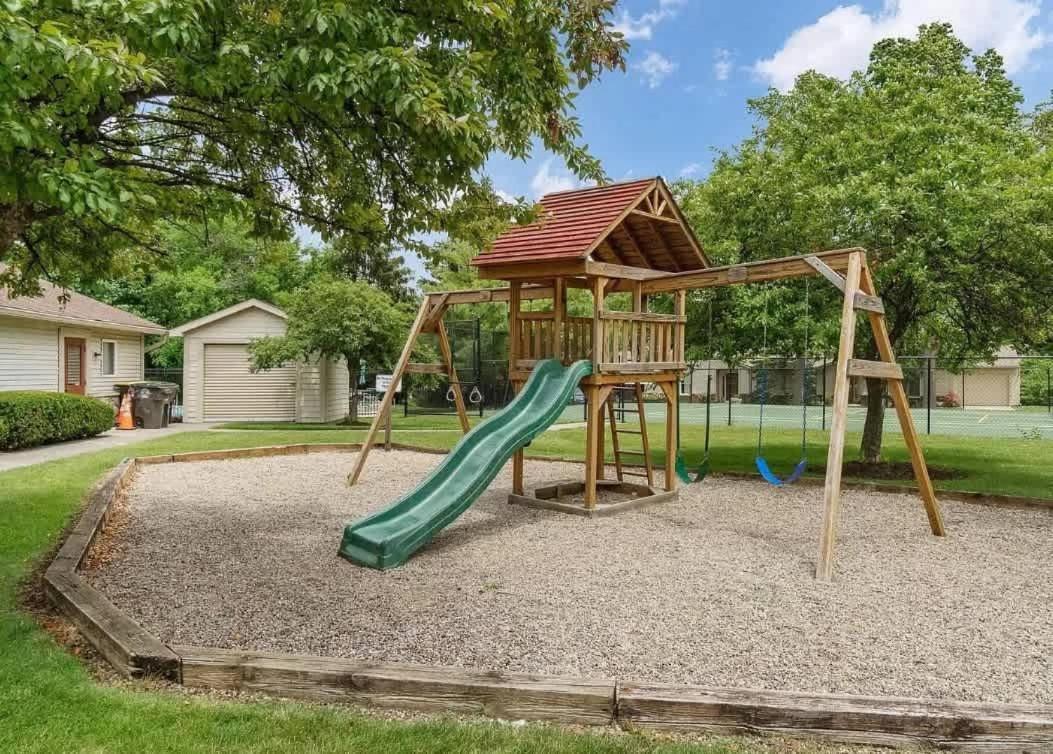Family Friendly And Quite 2 Bedroom Condo Close To Fun 韦恩堡 外观 照片